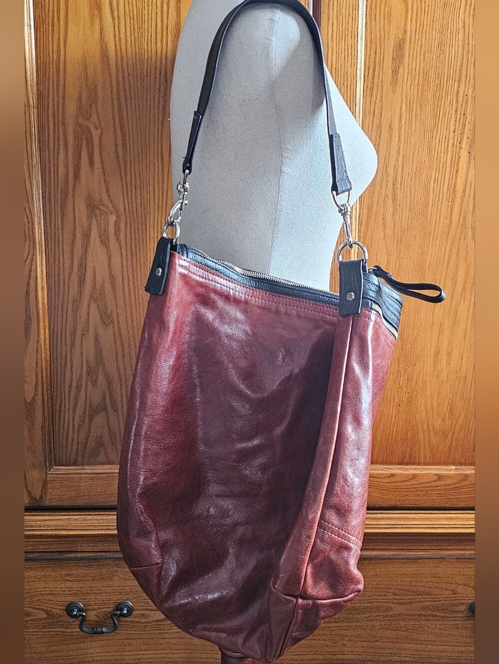 Rough And Tumble Leather Bucket Shoulder Bag in Burgundy and Black - Picture 8 of 15